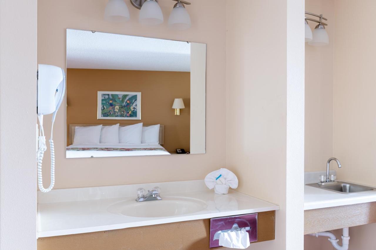 Aloha Beach Resort Уисконсин Делс Екстериор снимка