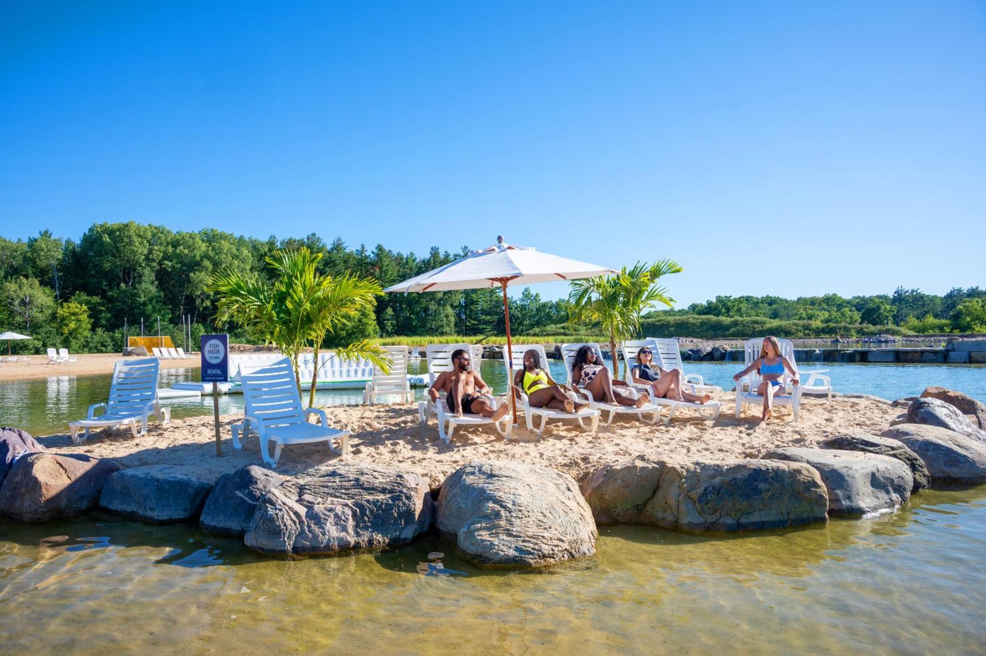 Aloha Beach Resort Уисконсин Делс Екстериор снимка