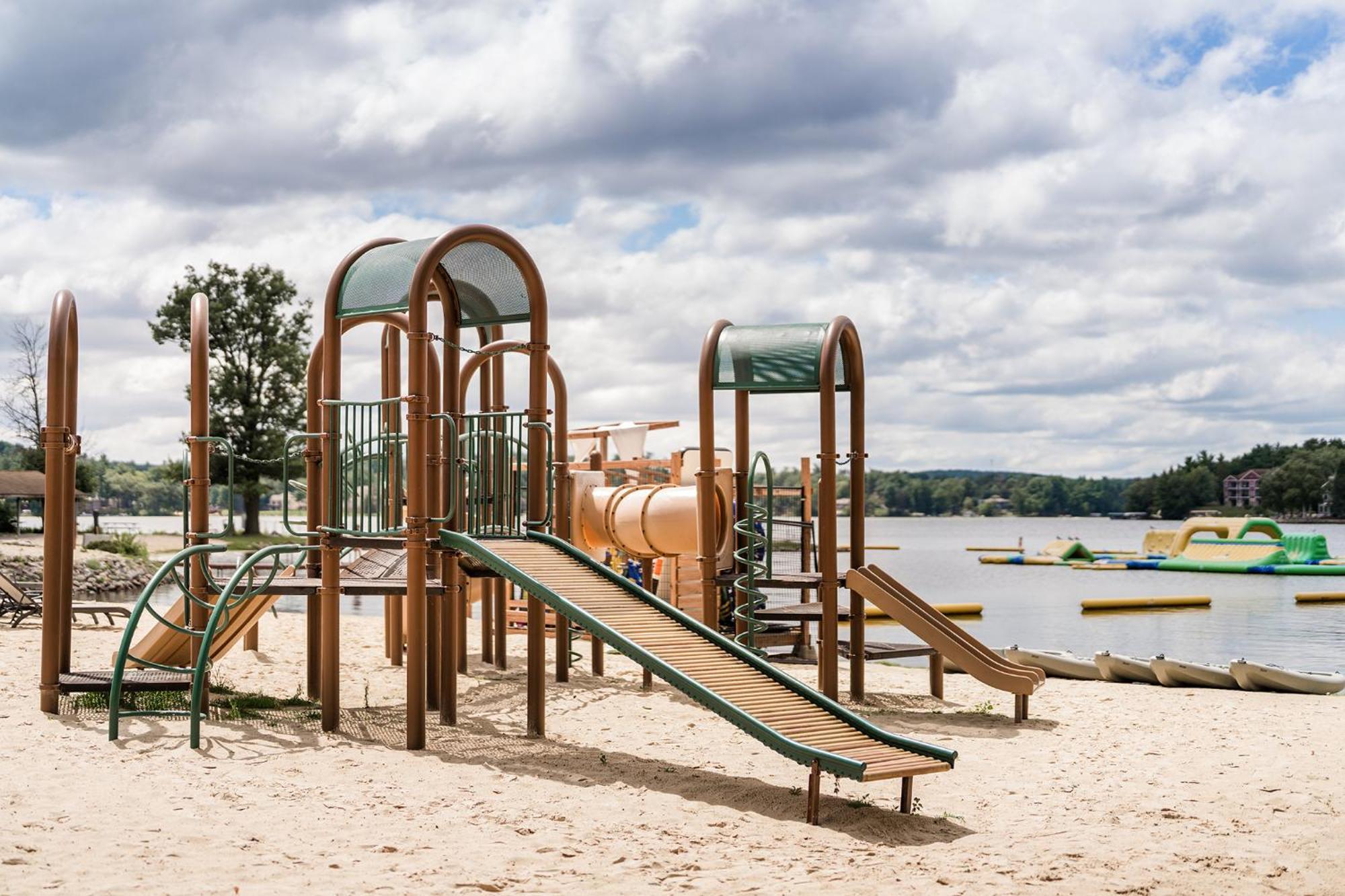 Aloha Beach Resort Уисконсин Делс Екстериор снимка